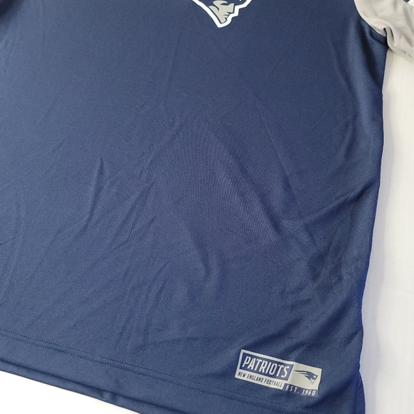 NFL Fanatics New England Patriots V-Neck T-Shirt NEW Men's - Picture 4 of 12